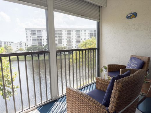 Residential complexes in Pompano Beach, Broward County