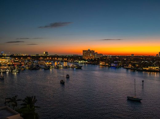 Residential complexes in Fort Lauderdale, Broward County