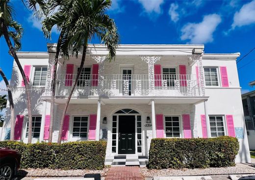 Residential complexes in Miami Beach, Miami-Dade