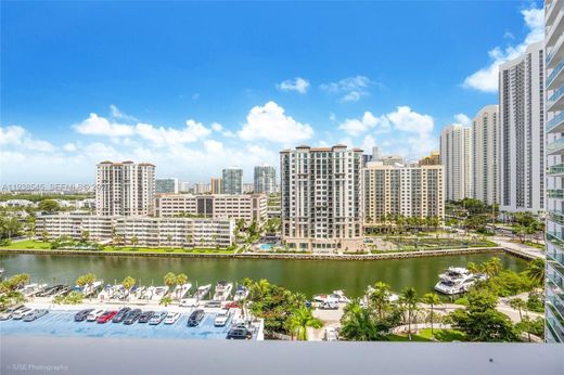 Sunny Isles Beach, Miami-Dade Countyのアパートメント・コンプレックス