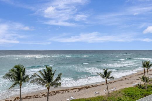 Residential complexes in Highland Beach, Palm Beach