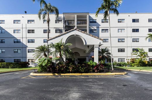 Residential complexes in Fort Lauderdale, Broward County