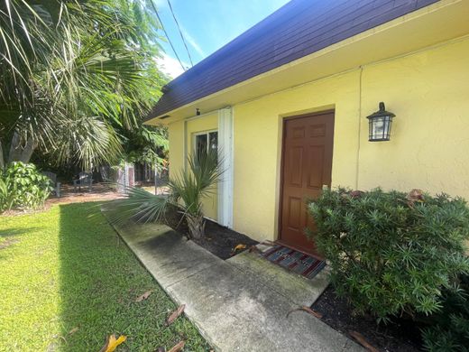 Residential complexes in Delray Beach, Palm Beach