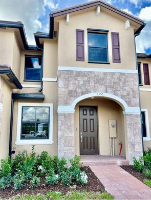 Townhouse - Hialeah, Miami-Dade County