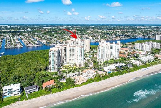 Residential complexes in Highland Beach, Palm Beach