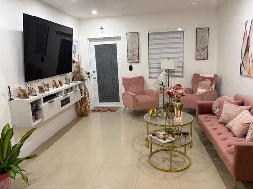 Villa en Hialeah, Miami-Dade County