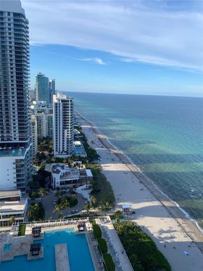 Residential complexes in Hallandale, Broward County