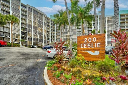Residential complexes in Hallandale, Broward County