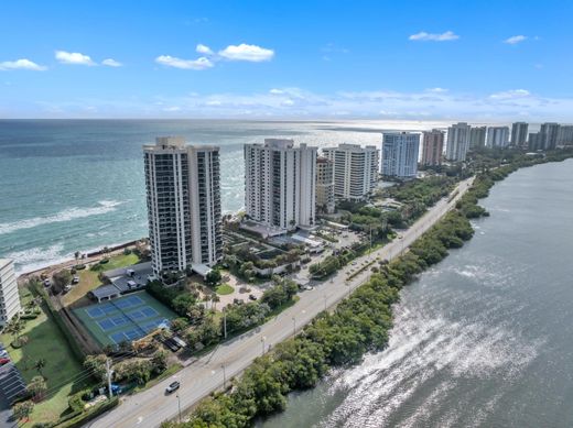 Residential complexes in Palm Beach Shores, Palm Beach