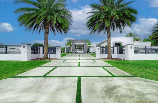 Villa in Hialeah Gardens, Miami-Dade County