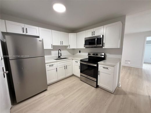 Residential complexes in North Miami, Miami-Dade