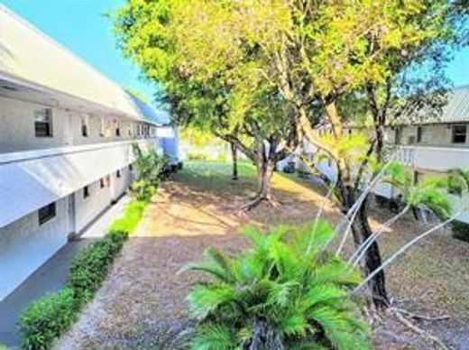 Residential complexes in Palmetto Bay, Miami-Dade