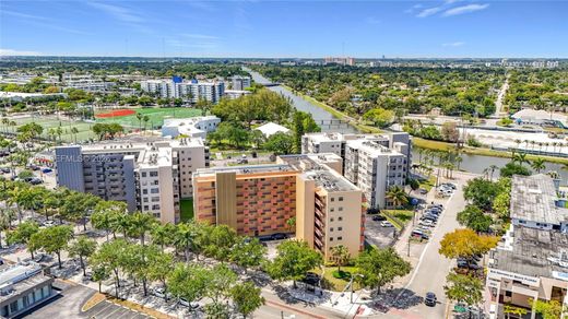 Complexes résidentiels à North Miami Beach, Comté de Miami-Dade
