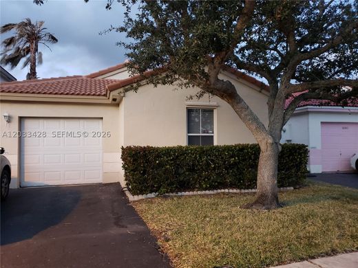 Villa - Pembroke Pines, Broward County