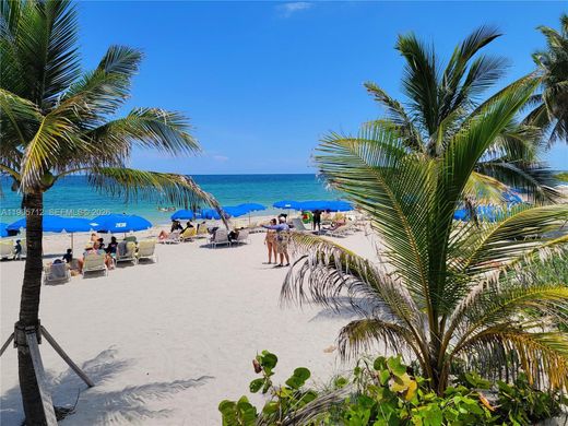 Residential complexes in Hallandale, Broward County
