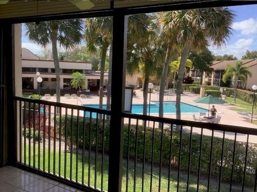 Residential complexes in Deerfield Beach, Broward County