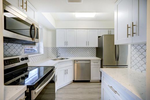 Residential complexes in Tequesta, Palm Beach