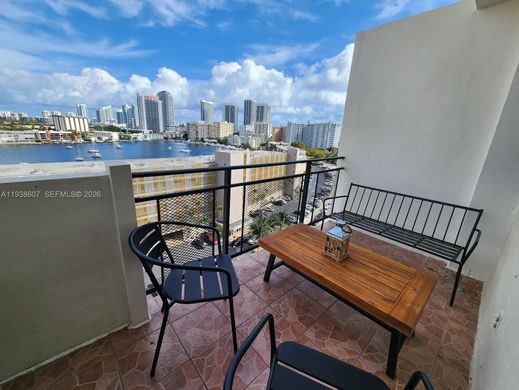 Residential complexes in Hallandale, Broward County