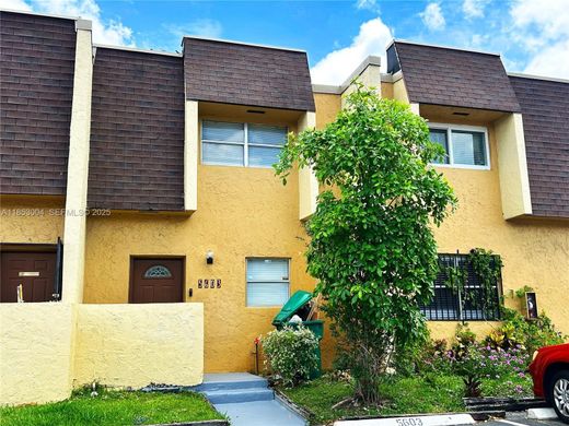 타운 하우스 / Lauderhill, Broward County