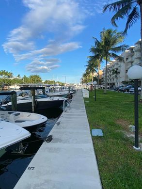 Residential complexes in Fort Lauderdale, Broward County