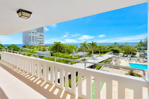 Residential complexes in Fort Lauderdale, Broward County