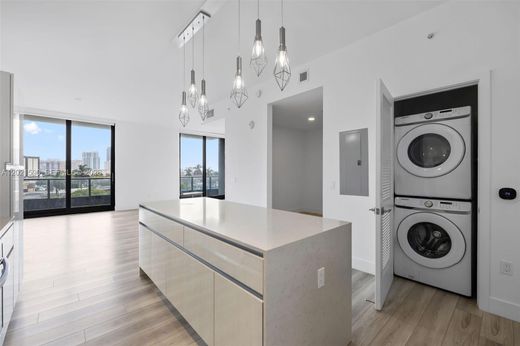 Residential complexes in Hallandale, Broward County