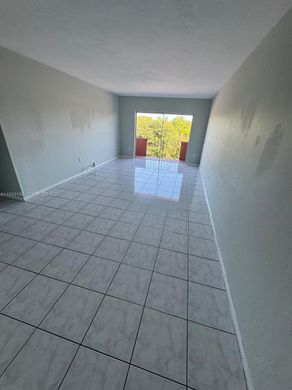 Residential complexes in Miami Gardens, Miami-Dade