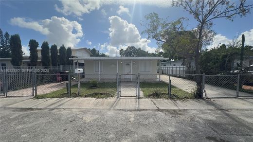 Villa en Hialeah, Miami-Dade County
