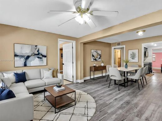 Villa in Opa-locka North  (historical), Miami-Dade County