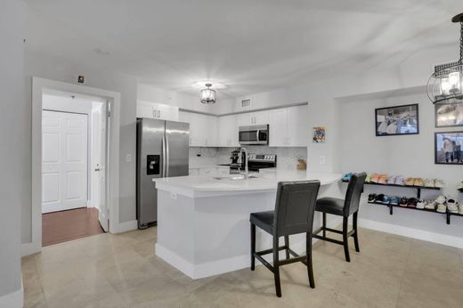 Residential complexes in Boca Raton, Palm Beach