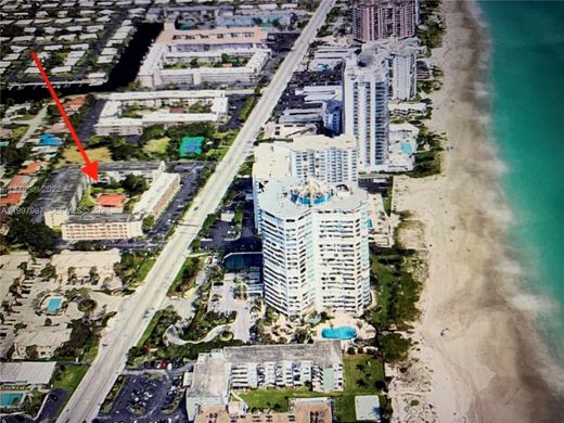 Residential complexes in Lauderdale by the sea, Broward County