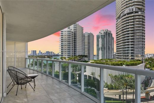 Residential complexes in Miami Beach, Miami-Dade