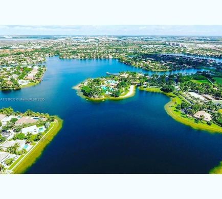 Villa - Doral, Miami-Dade County