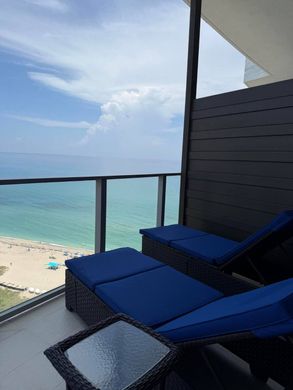 Residential complexes in Palm Beach Shores, Palm Beach