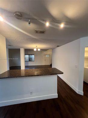 Townhouse in Weston, Broward County