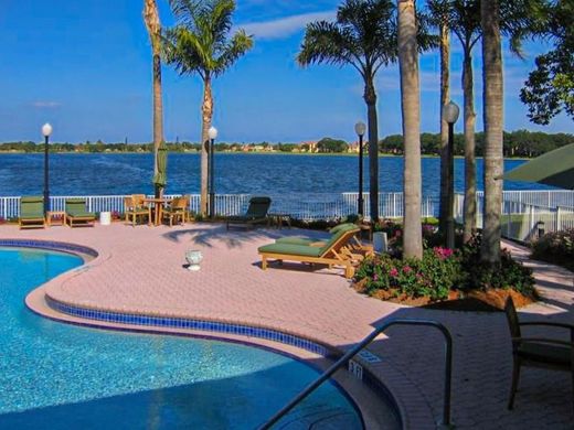 Residential complexes in Oakland Park, Broward County