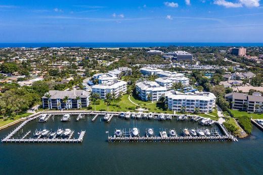 Residential complexes in Juno Beach, Palm Beach