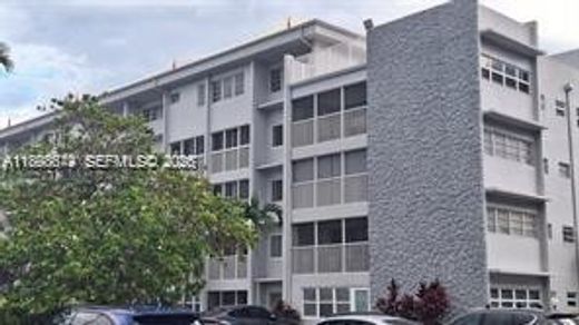 Residential complexes in Hallandale, Broward County