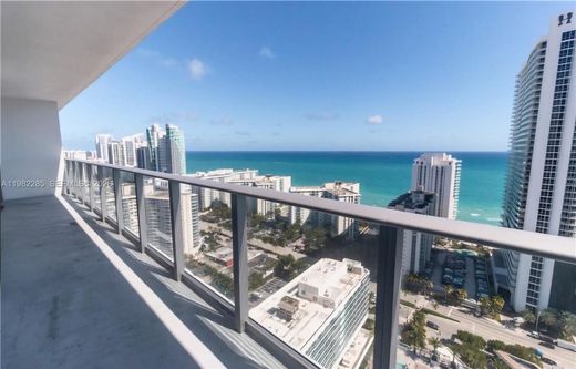 Residential complexes in Hollywood, Broward County