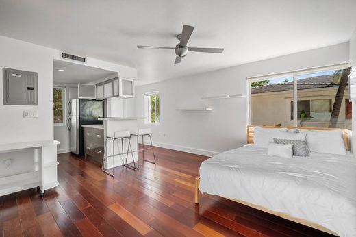 Residential complexes in Miami Beach, Miami-Dade