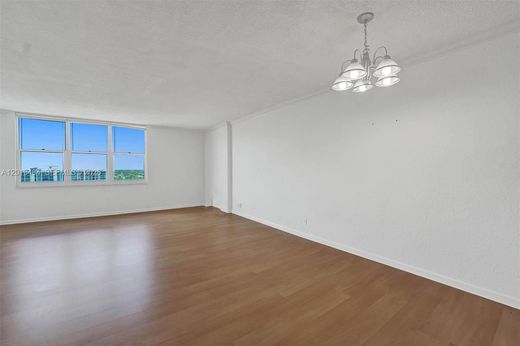 Residential complexes in Hollywood, Broward County