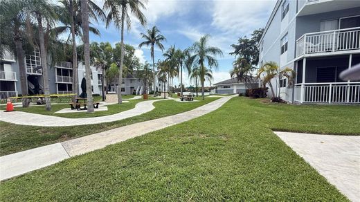 Cutler Bay, Miami-Dade Countyのアパートメント・コンプレックス