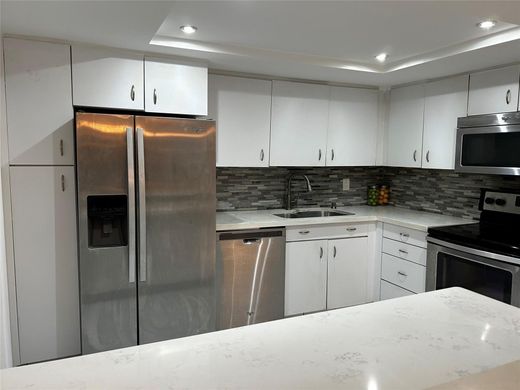 Complexes résidentiels à Hallandale Beach, Comté de Broward