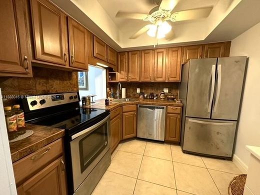 Complexes résidentiels à Hallandale Beach, Comté de Broward