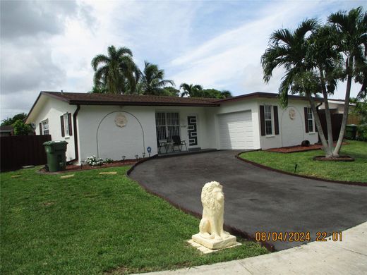 Villa in Pembroke Pines, Broward County