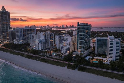 Residential complexes in Miami Beach, Miami-Dade