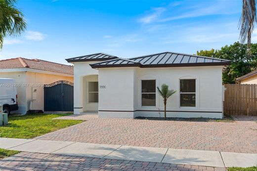 Villa - Hialeah, Miami-Dade County