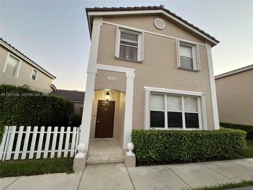 Townhouse in Coral Springs, Broward County