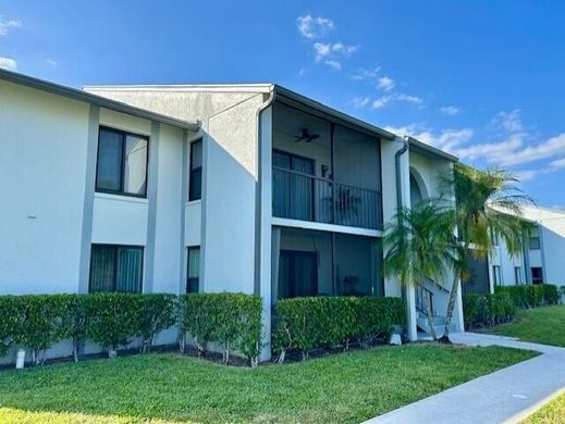 Residential complexes in West Palm Beach, Palm Beach