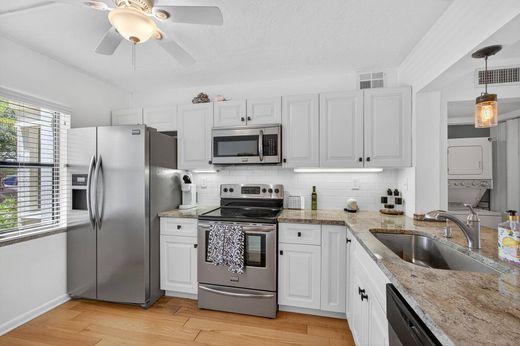 Residential complexes in Palm Beach Gardens, Palm Beach